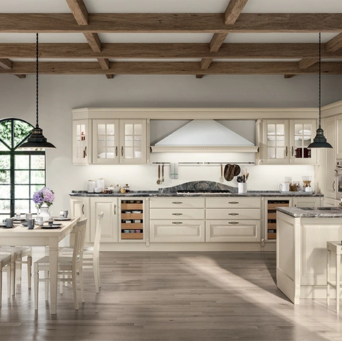 Cucina Classica con penisola Baltimora in Frassino Bianco di Scavolini