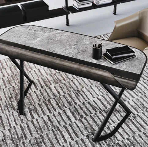 Scrittoio Cocoon Keramik con base in acciaio e piano in ceramica di Cattelan Italia