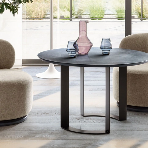 Tavolino Otto Breakfast in cemento spatolato di Twils