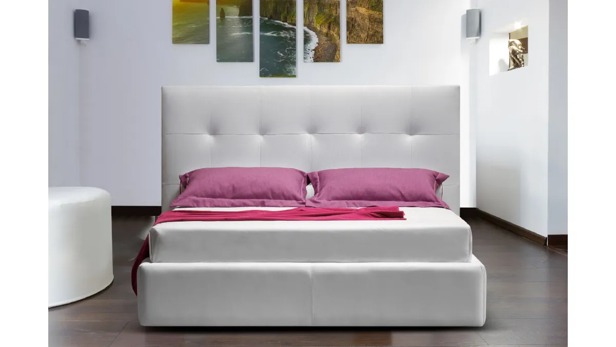 Letto Wall in pelle con testiera trapuntata di Nicoletti Home