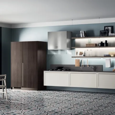 Cucina Moderna sospesa Carattere in laccato Grigio opaco con armadio Noce Saxony di Scavolini