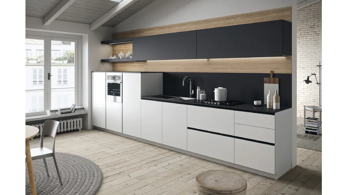 Cucina Moderna lineare First in nobilitato bianco e rovere di Snaidero