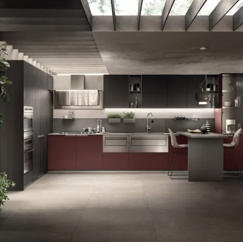 Cucina Moderna angolare con penisola Mia Rosso Jaipur e Rovere Carbone di Scavolini