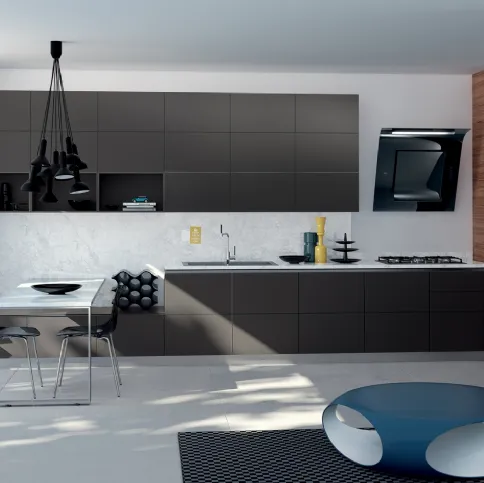 Cucina Moderna Tetrix in Grigio Ferro opaco con ante in Vetro di Scavolini