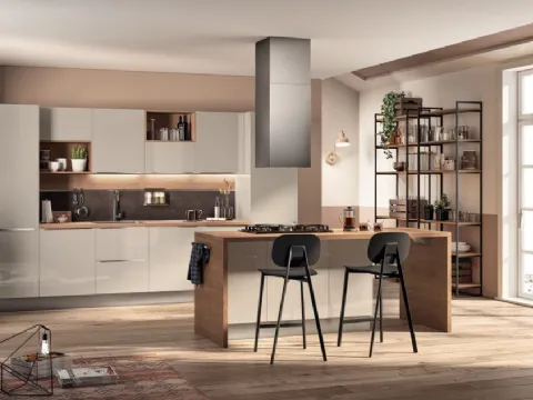 Cucina Moderna con isola Urban & Urban 01 in laccato lucido Sabbia con top in laminato Rovere Land di Scavolini