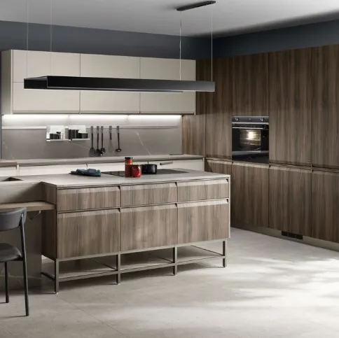 Cucina su misura Formalia in Grigio Chiaro e Noce Garden di Scavolini