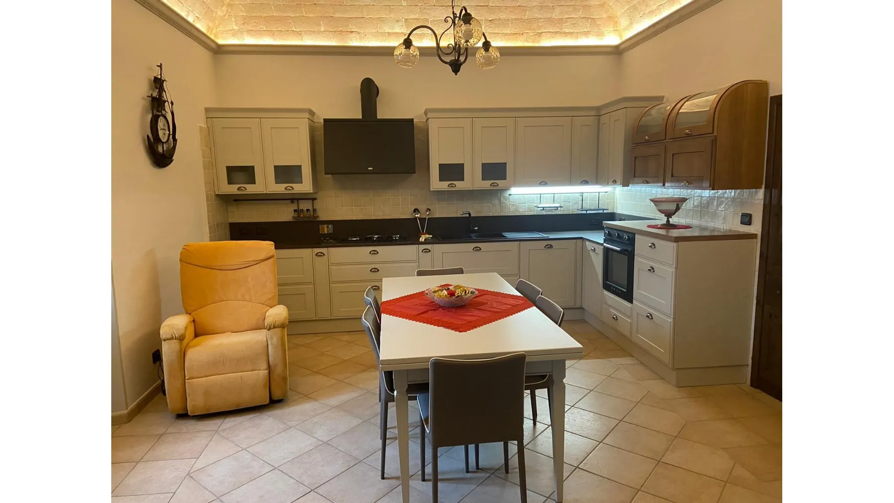 Progetto di cucina in stile, casa privata San Venzano (TR)