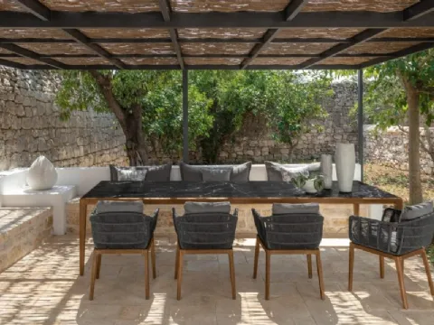 Tavolo in gres e legno e Sedie in legno e tessuto Cruise Teak di Talenti